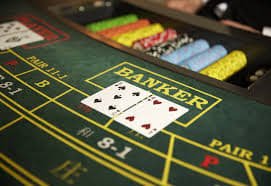 Bàn bài Live Casino trực tuyến tại jjun88 với dealer chuyên nghiệp phát sóng trực tiếp